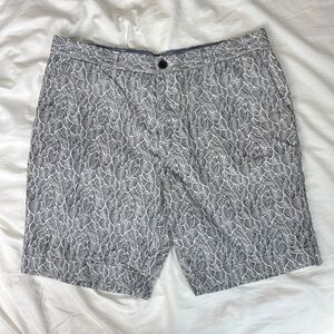 Tommy Hilfiger Black & White Leaf Pattern Men's Shorts
